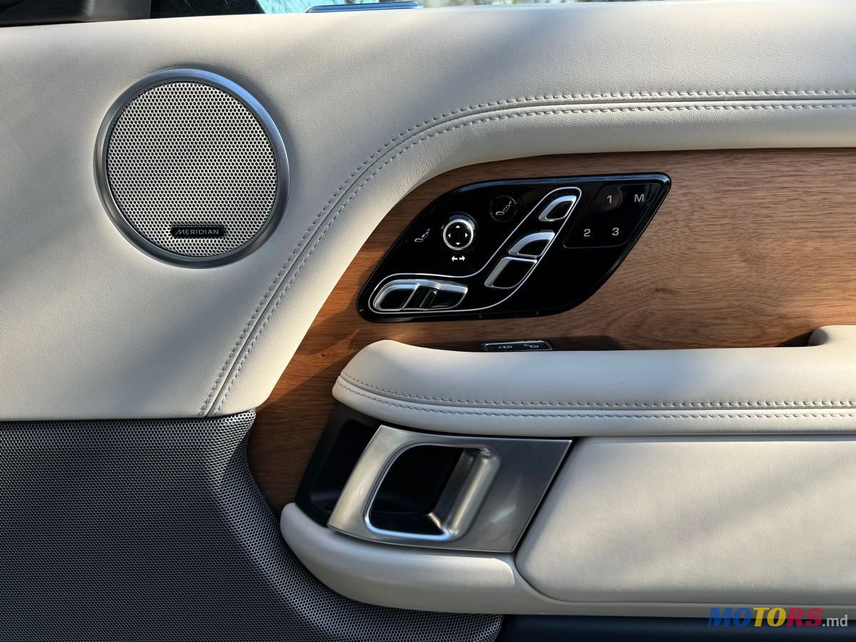 2019' Land Rover Range Rover photo #2