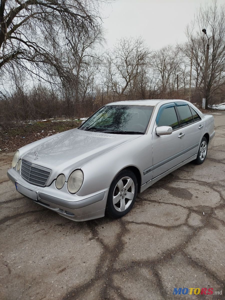 2001' Mercedes-Benz E-Class photo #1