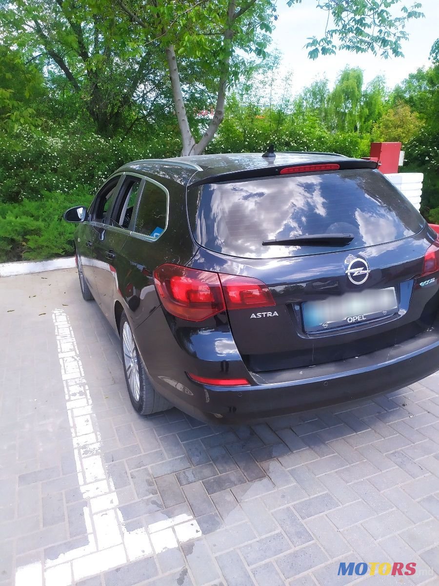 2011' Opel Astra photo #5