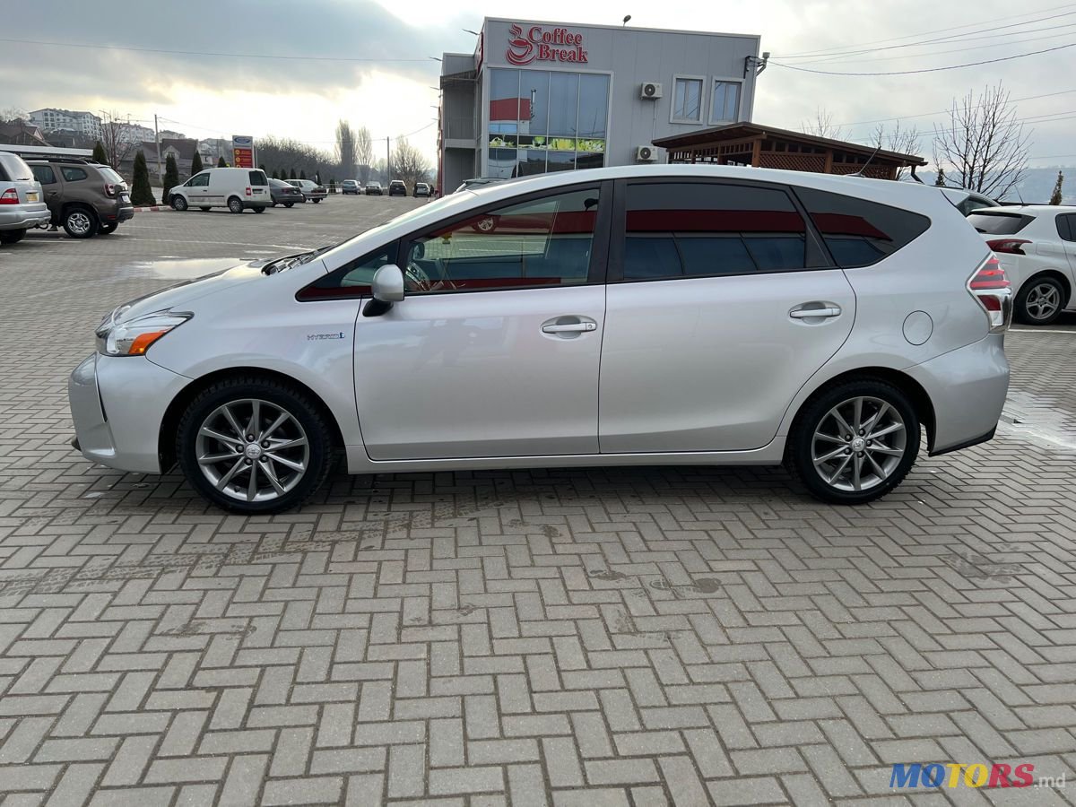 2015' Toyota Prius v photo #6