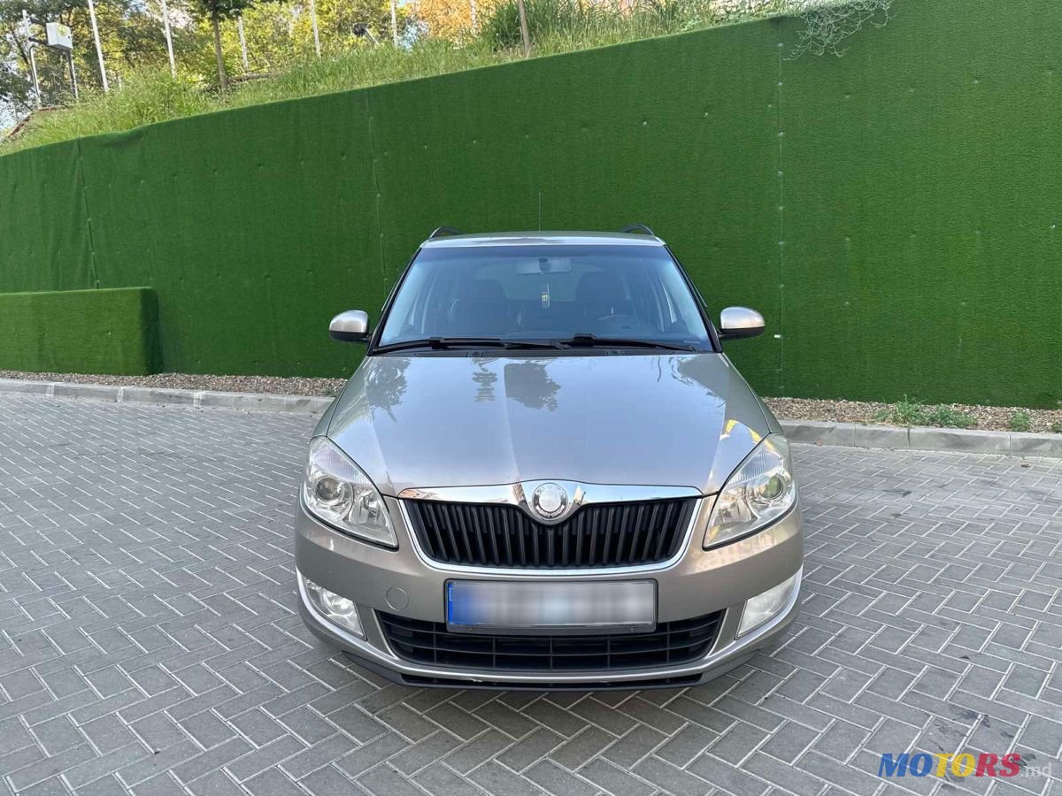2011' Skoda Fabia photo #1