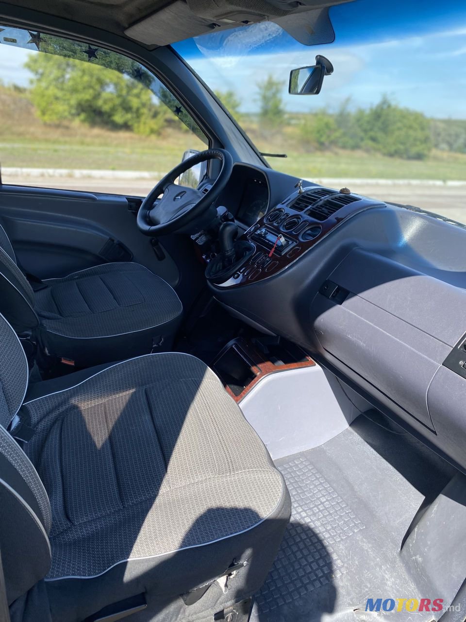 2001' Mercedes-Benz Vito photo #2