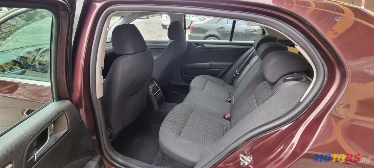 2009' Skoda Superb photo #6