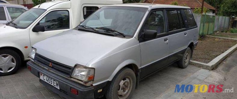 1986' Mitsubishi Space Wagon photo #1