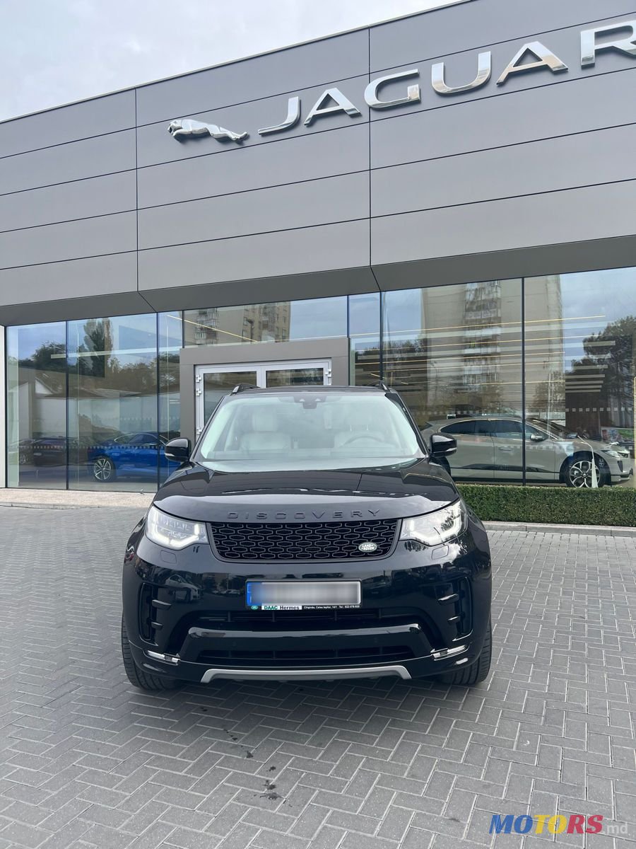 2018' Land Rover Discovery photo #3