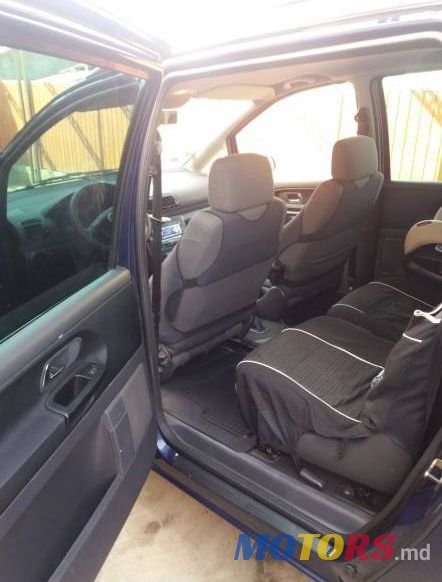 2001' Volkswagen Sharan photo #3