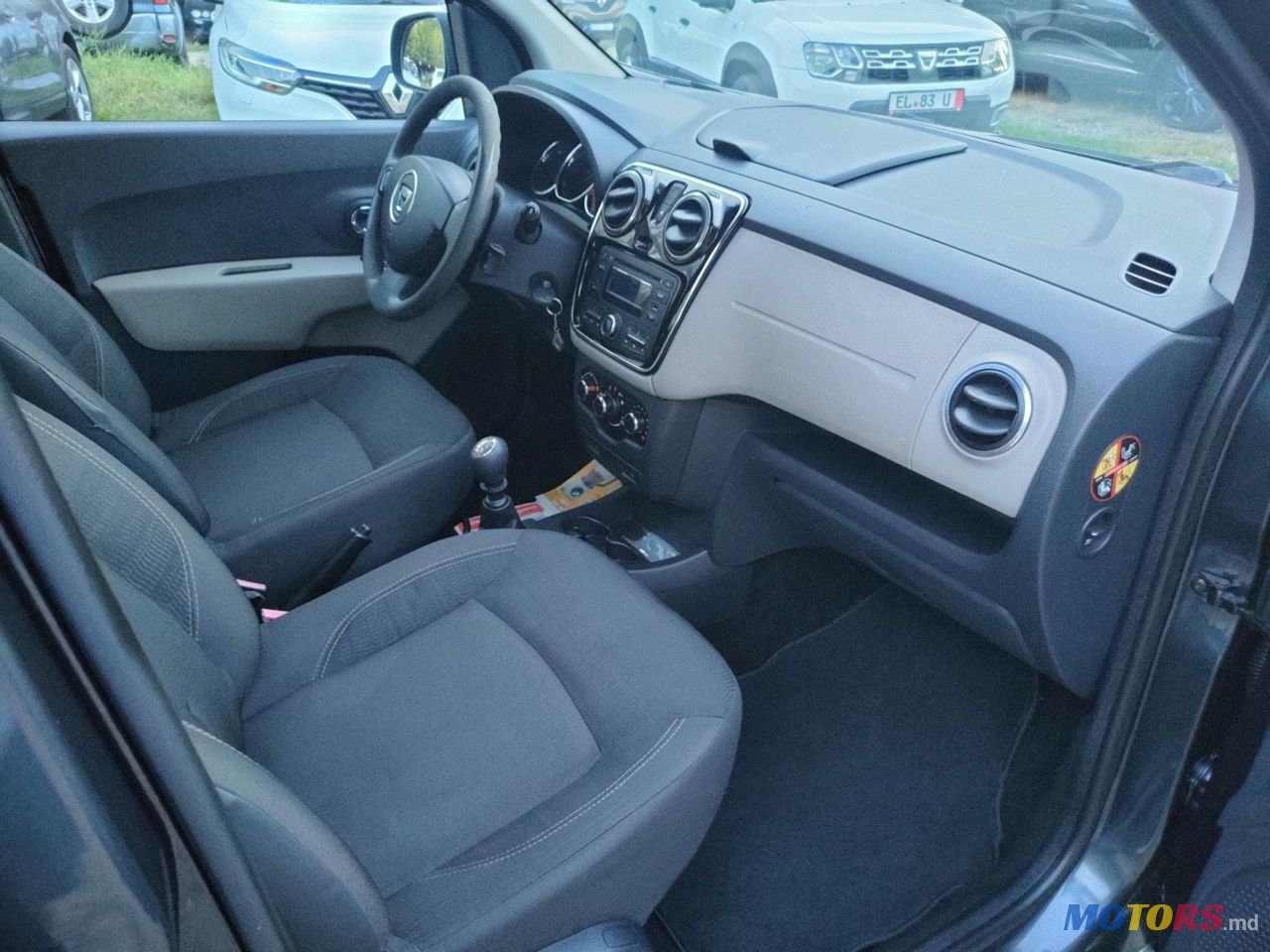 2014' Dacia Lodgy photo #2