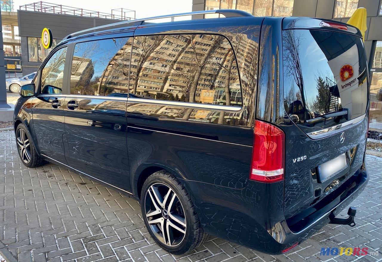 2014' Mercedes-Benz V-Class photo #3