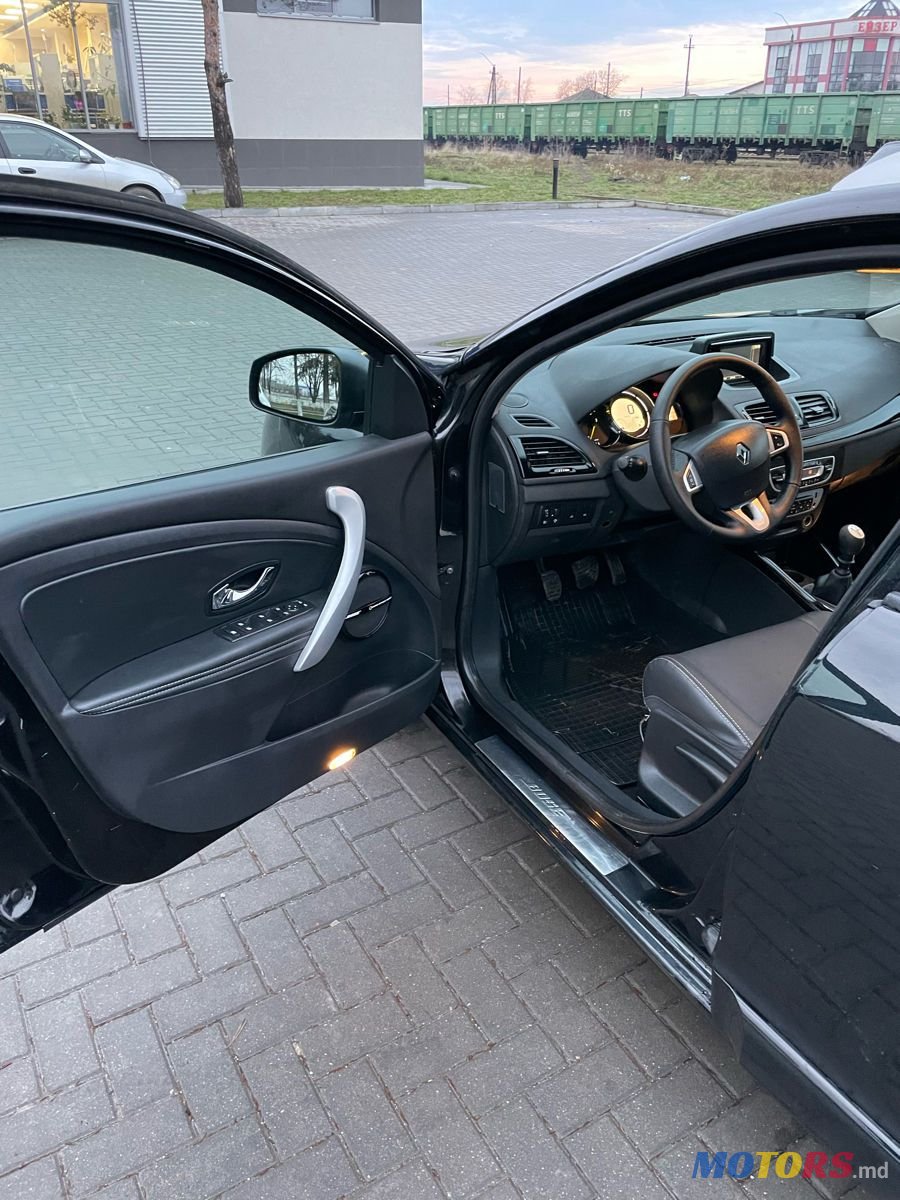 2012' Renault Megane photo #5