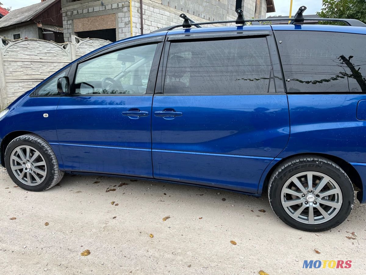 2004' Toyota Previa photo #3