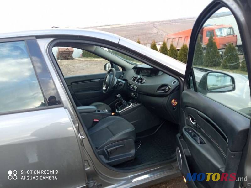 2012' Renault Scenic photo #3