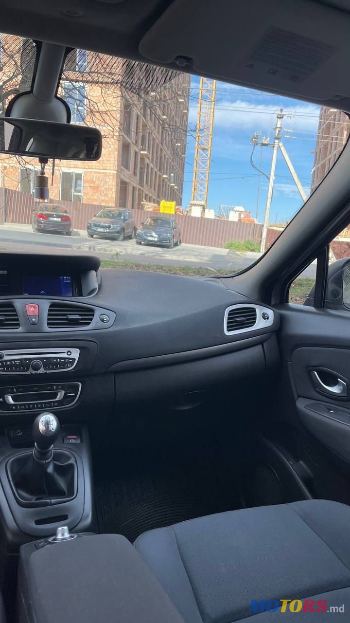 2010' Renault Scenic photo #6