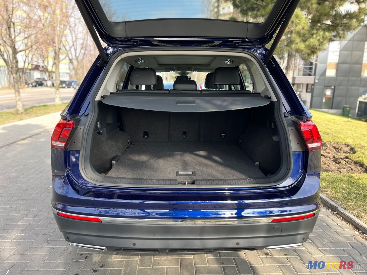 2021' Volkswagen Tiguan photo #6