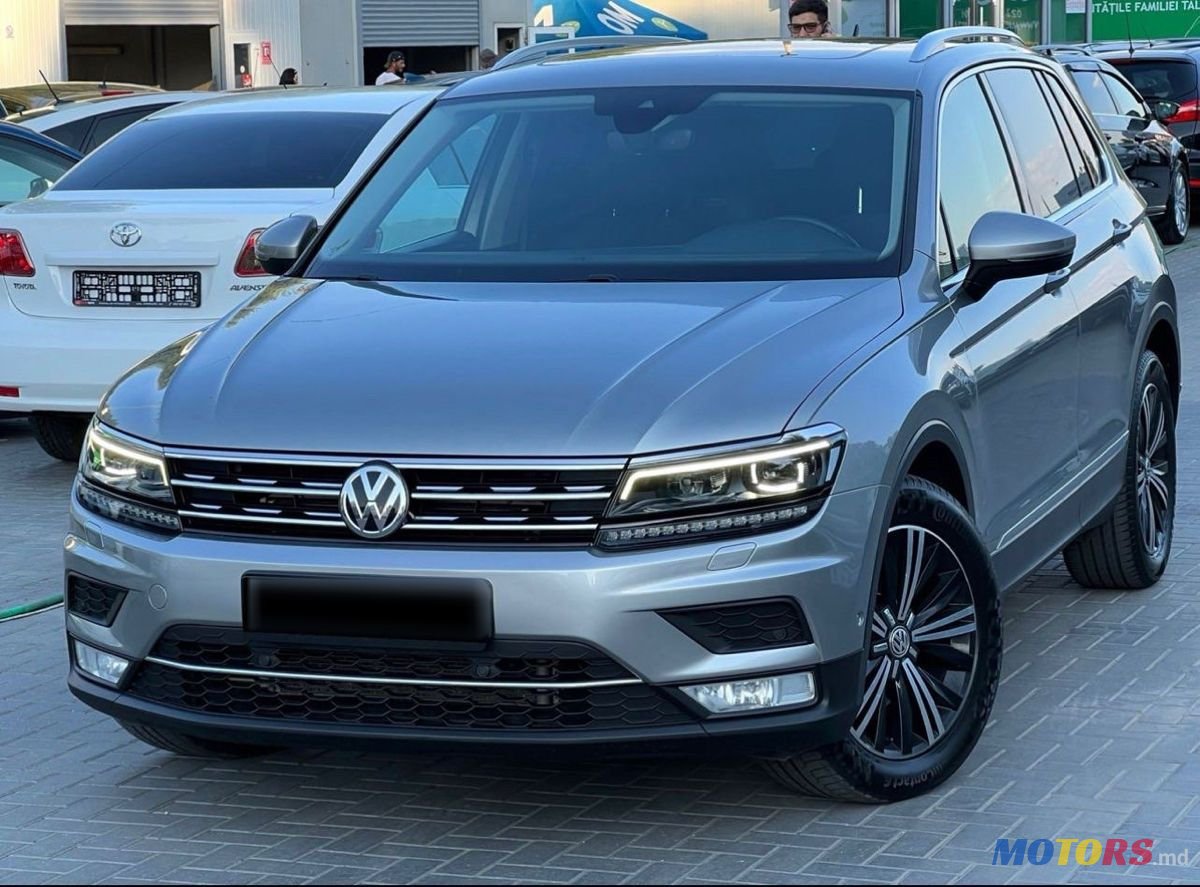 2017' Volkswagen Tiguan photo #2