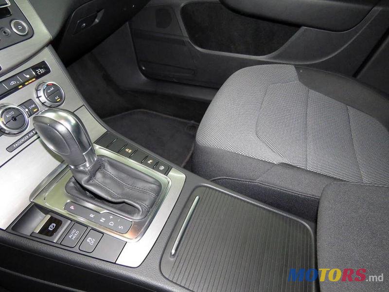 2013' Volkswagen Passat photo #5