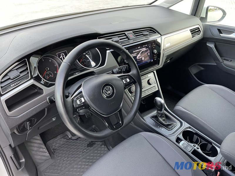 2018' Volkswagen Touran photo #6