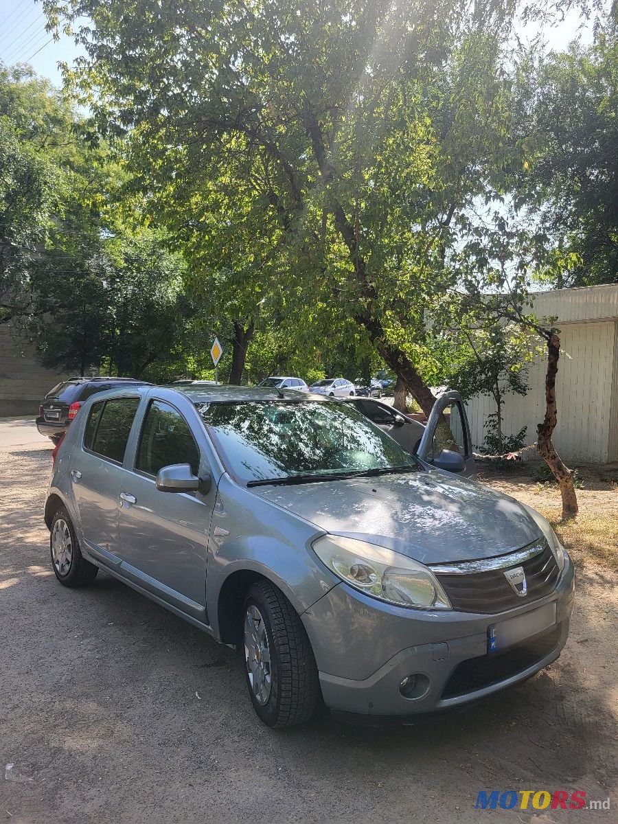 2008' Dacia Sandero photo #1
