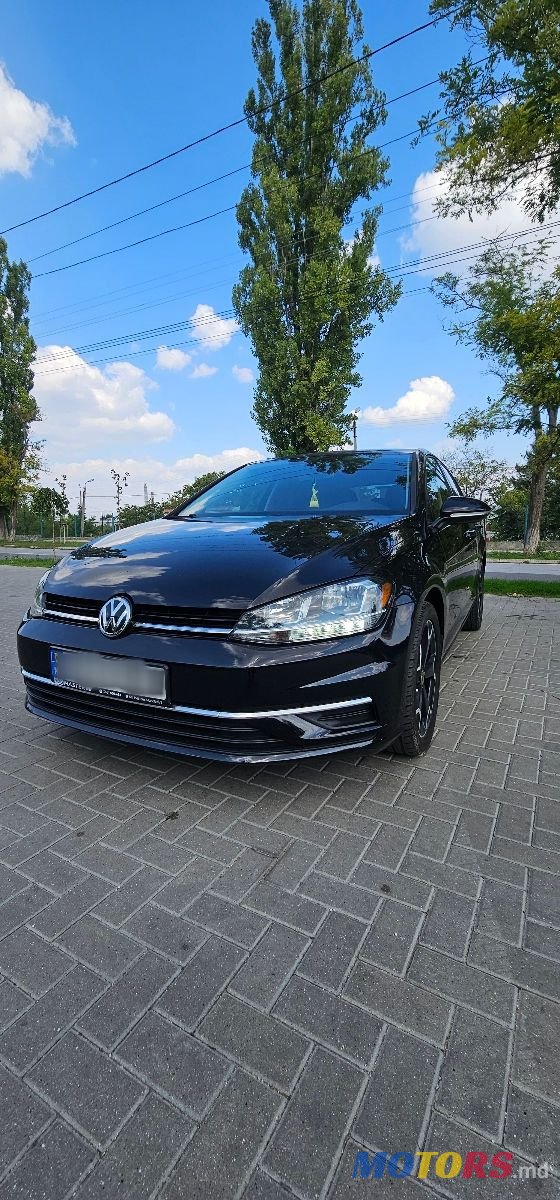 2019' Volkswagen Golf photo #2
