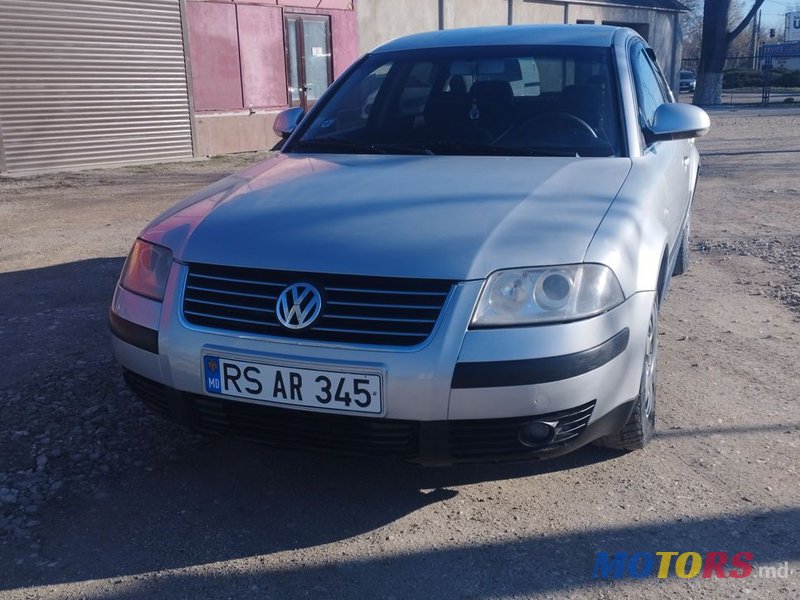 2001' Volkswagen Passat photo #1