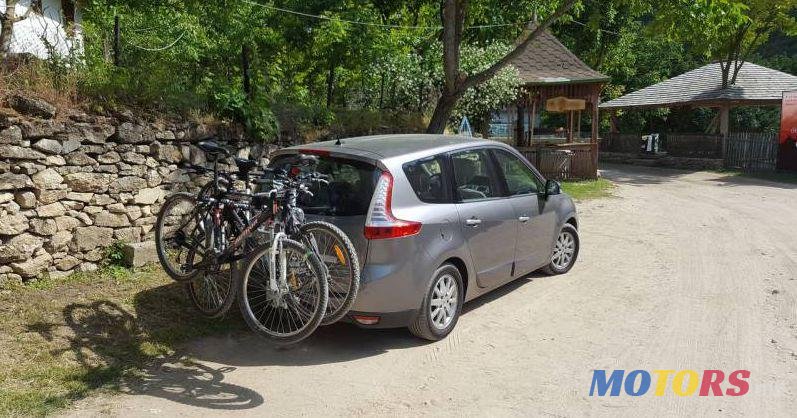 2009' Renault Grand Scenic photo #1