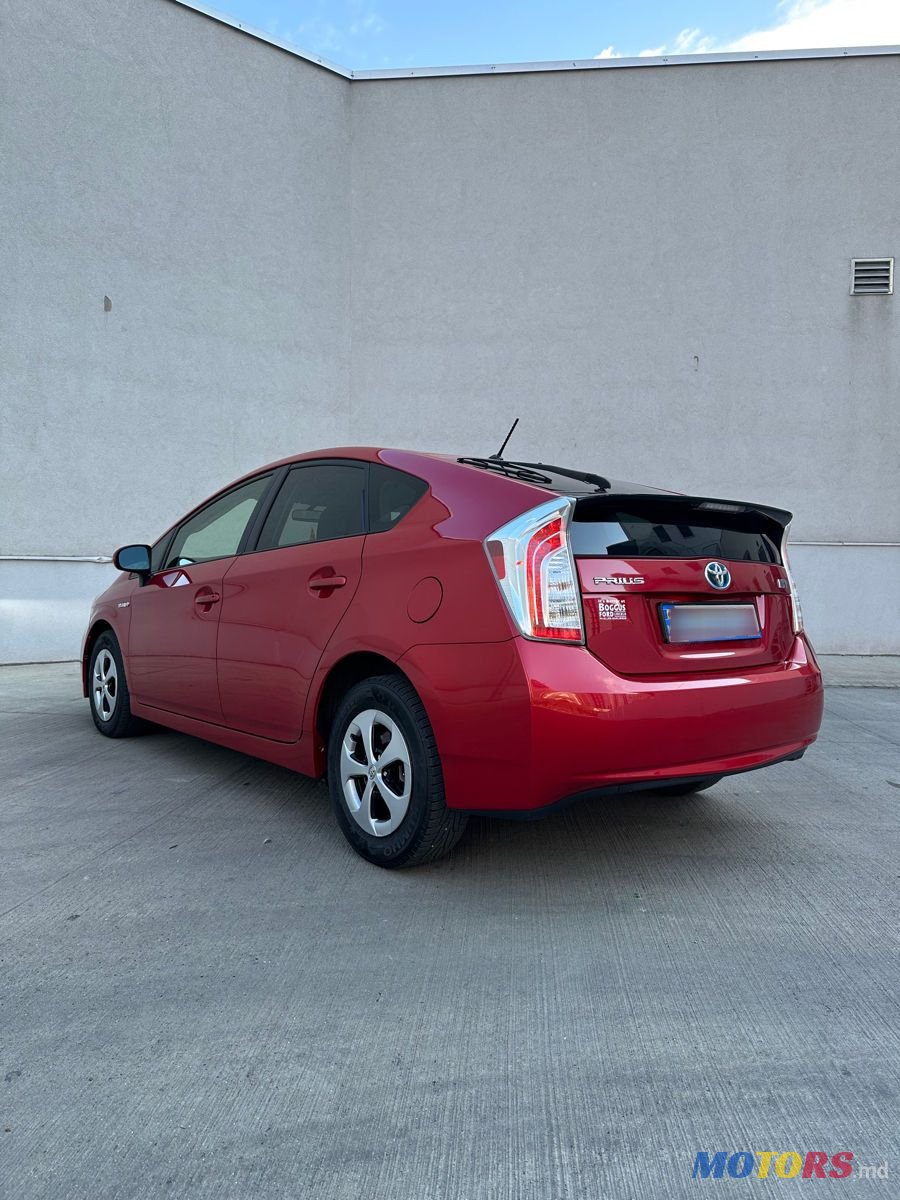 2012' Toyota Prius photo #4