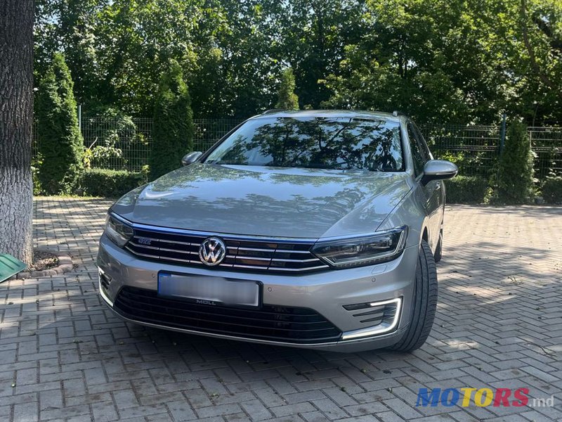 2015' Volkswagen Passat photo #2