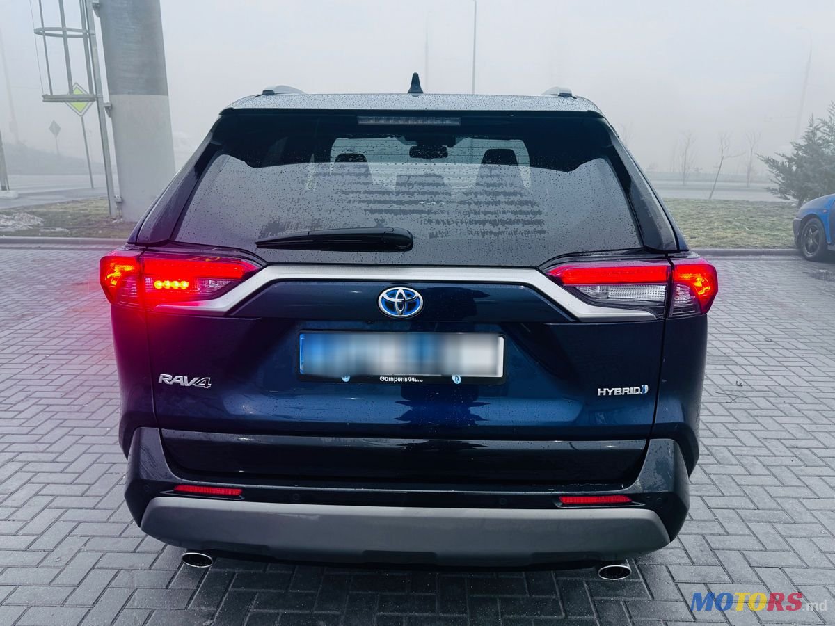 2019' Toyota RAV4 photo #2