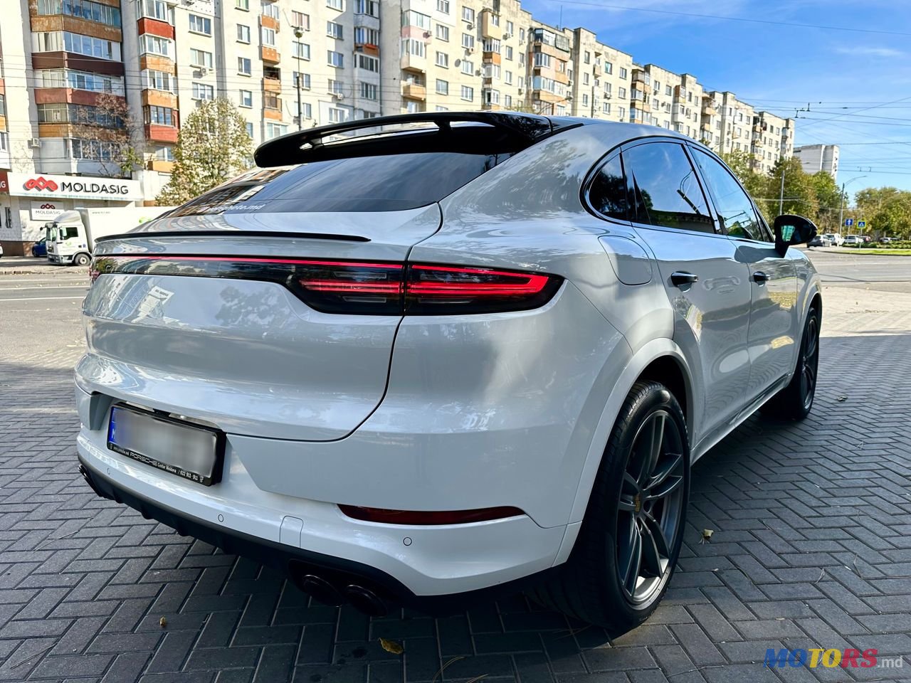 2020' Porsche Cayenne Coupe photo #4