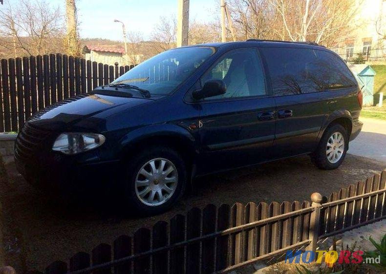2005' Chrysler Voyager photo #1
