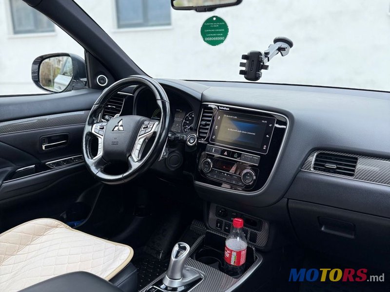 2018' Mitsubishi Outlander photo #5