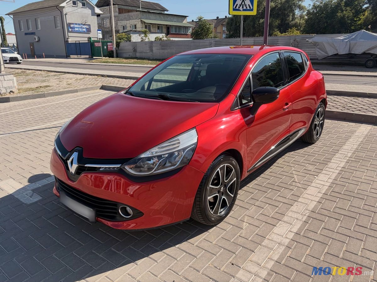 2013' Renault Clio photo #2