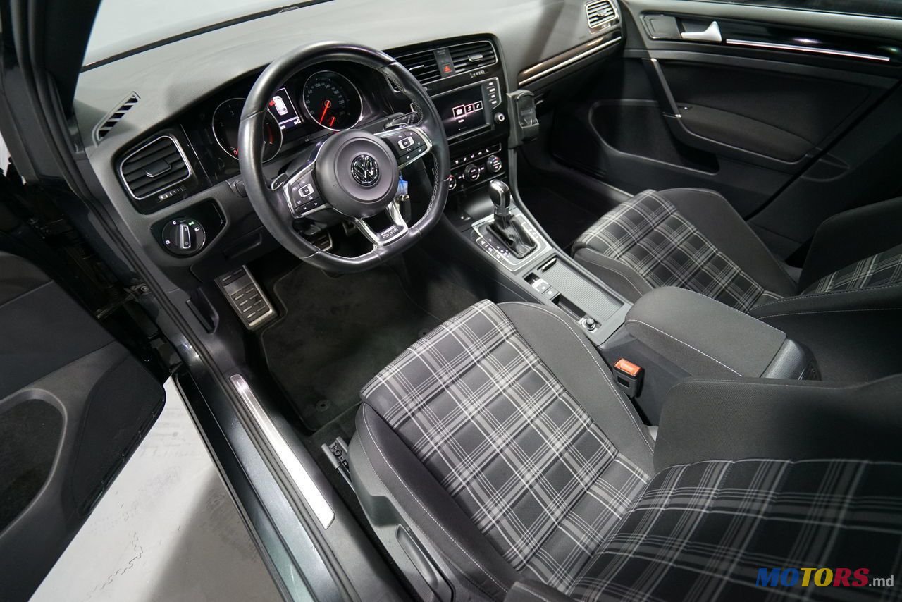 2015' Volkswagen Golf photo #4