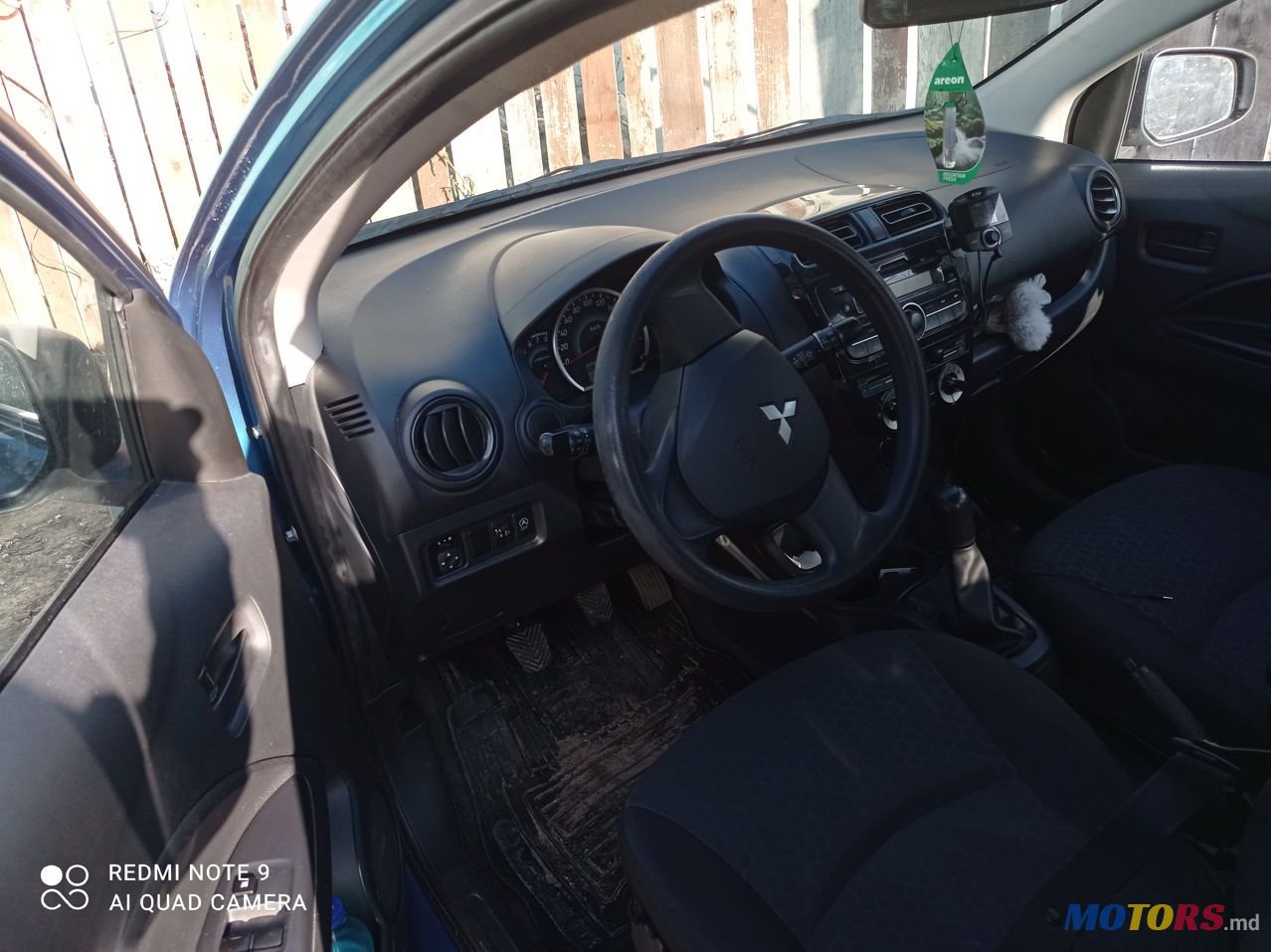 2013' Mitsubishi Colt photo #3