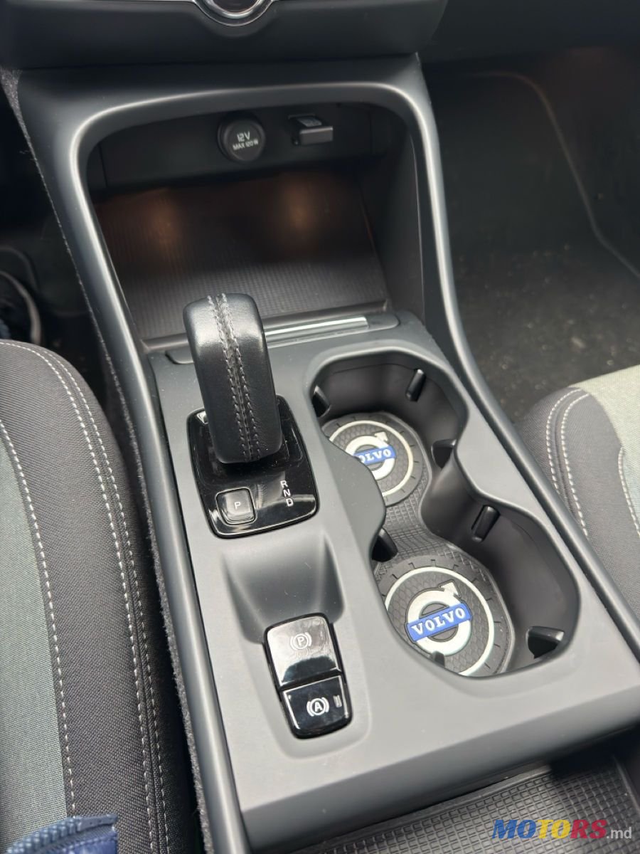 2021' Volvo XC40 photo #6