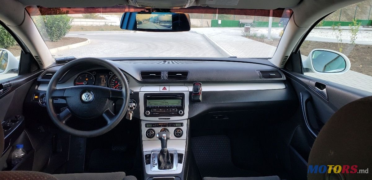 2009' Volkswagen Passat photo #6