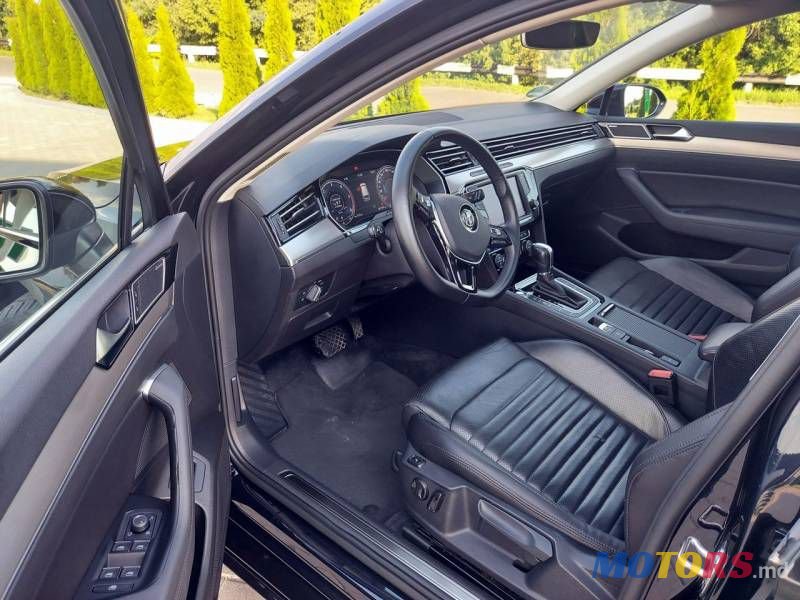 2015' Volkswagen Passat photo #4