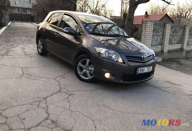 2011' Toyota Auris photo #1