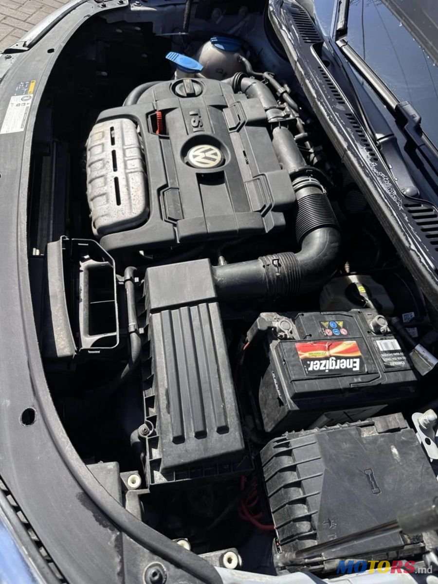 2010' Volkswagen Touran photo #5