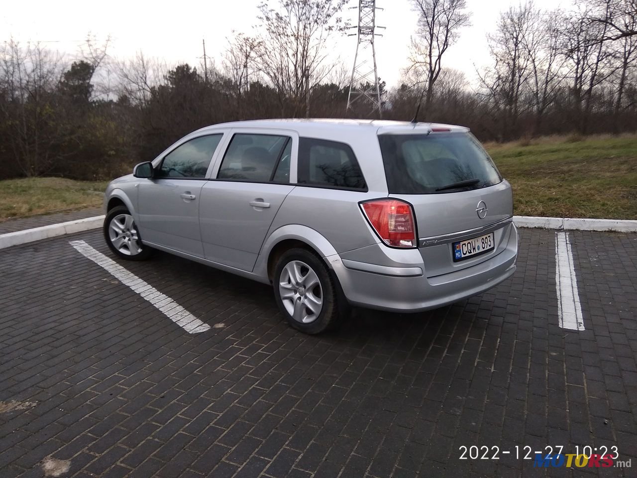 2012' Opel Astra photo #2