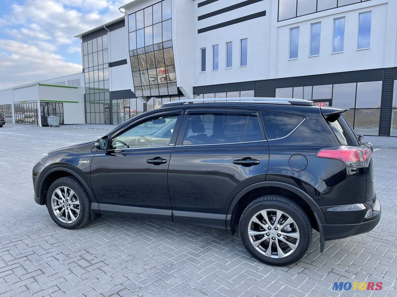 2016' Toyota RAV4 photo #5