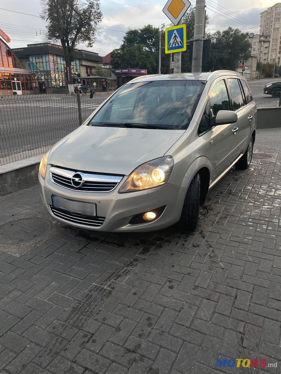 2011' Opel Zafira photo #2