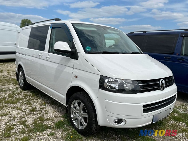 2014' Volkswagen Transporter photo #2