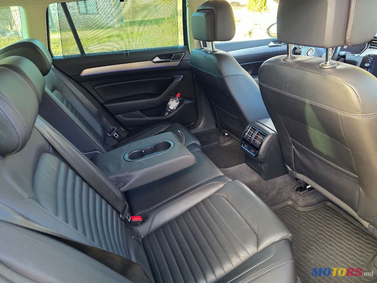 2018' Volkswagen Passat photo #6