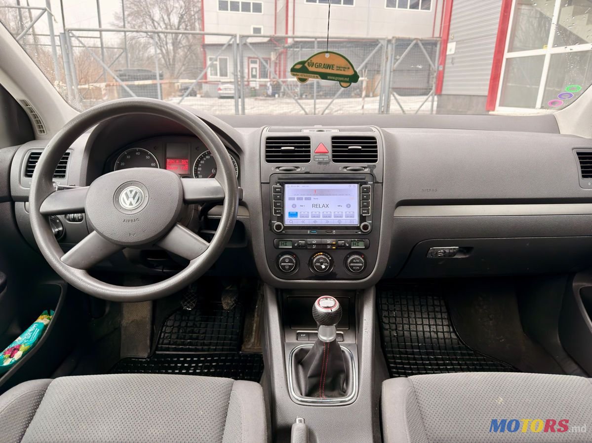 2005' Volkswagen Golf photo #4