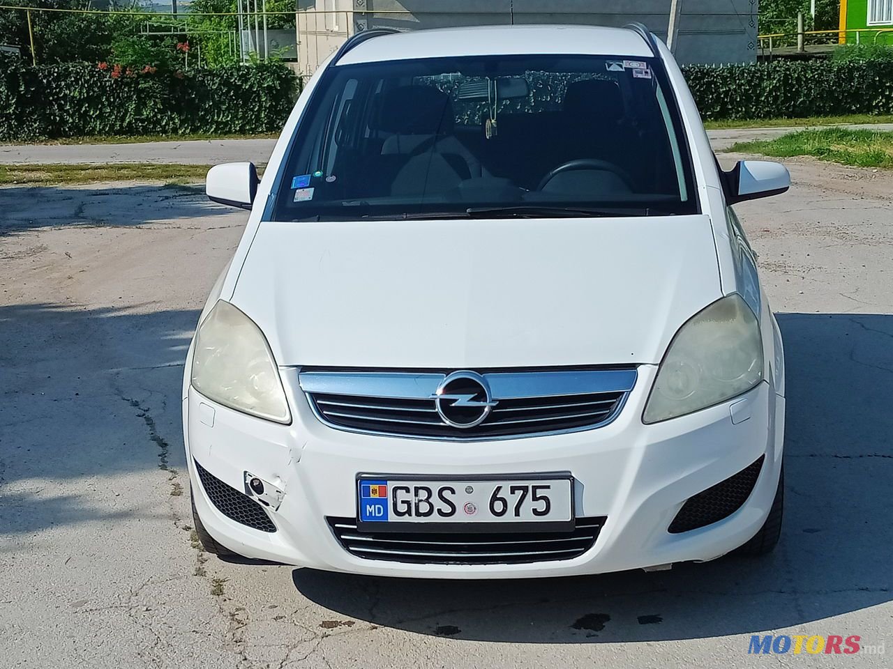 2010' Opel Zafira photo #2