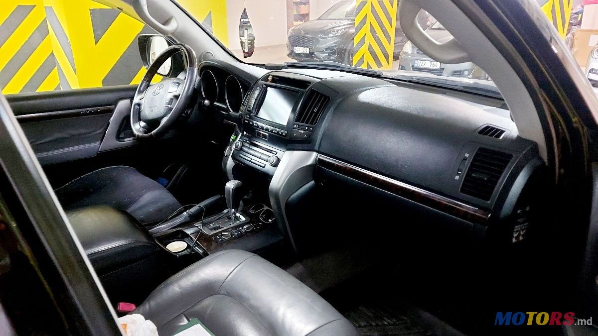 2010' Toyota Land Cruiser photo #4