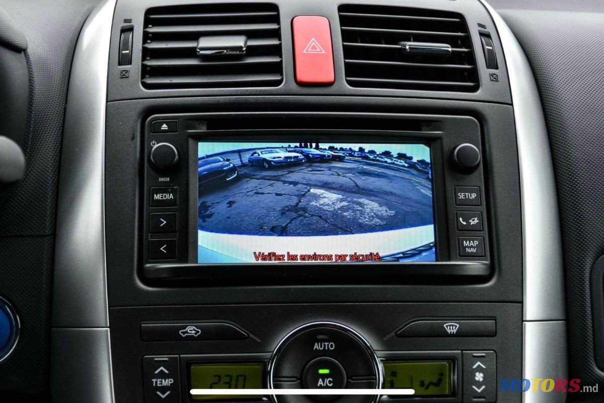 2012' Toyota Auris photo #6