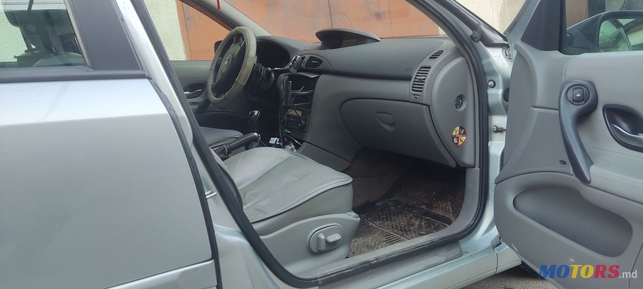 2002' Renault Laguna photo #5