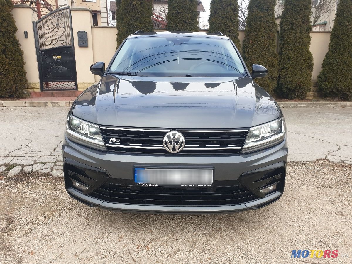 2020' Volkswagen Tiguan photo #1