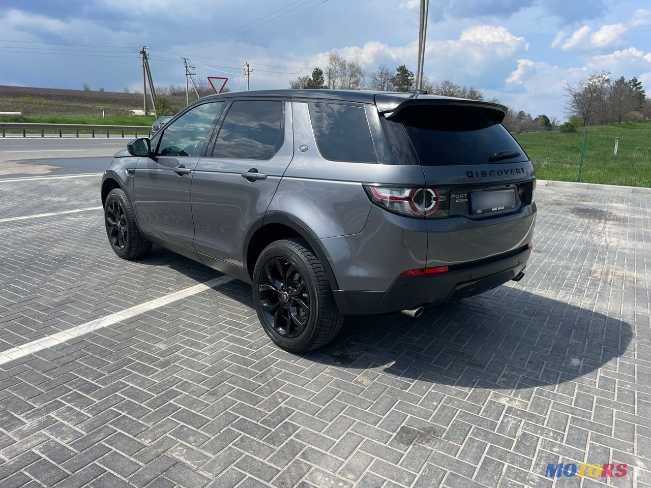 2015' Land Rover Discovery Sport photo #6